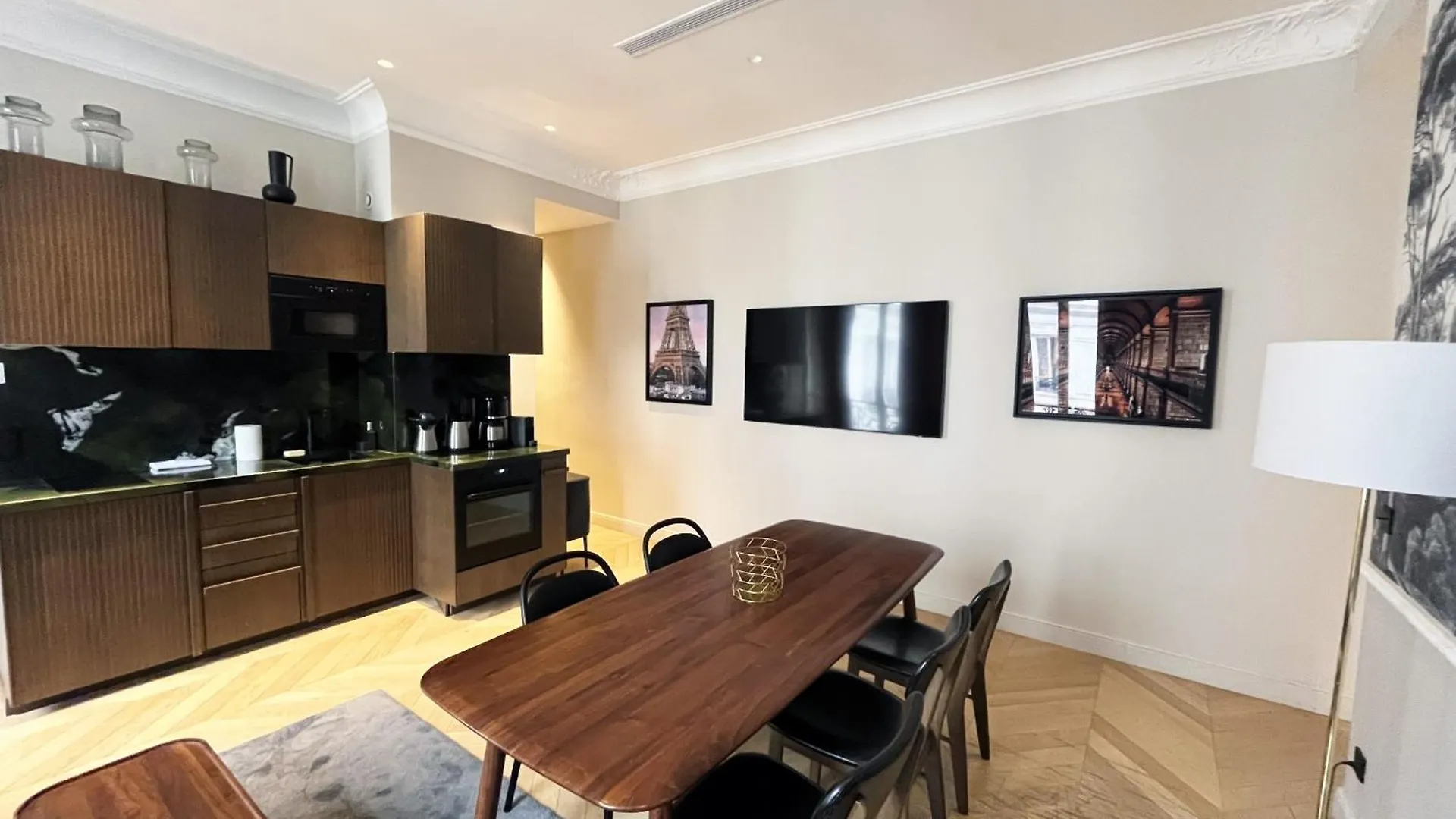 141 - Urban Beautiful Flat Near Champs-Elysees Париж